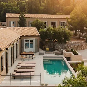 Villa F Topia, Fiskardo